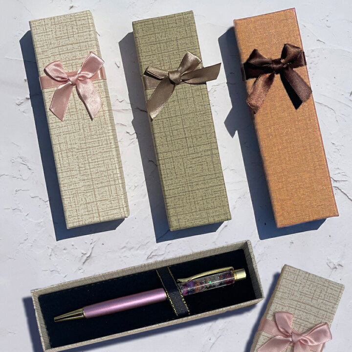 楽天市場 ボールペン ギフトボックス ケース プレゼント 箱 カラー 入学祝い 卒業祝い ハーバリウムボールペン ホワイト ブラウ ベージュ 四角 長方形 ペン シャープペン 万年筆 可愛い リボン リトルハンズ 楽天市場 ボールペン ギフトボックス ケース プレゼント 箱 カラー 入学祝い 卒業祝い ハーバリウムボールペン ホワイト ブラウ ベージュ 四角 長方形 ペン シャープペン 万年筆 可愛い リボン リトルハンズ