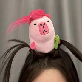 ヘアアクセサリー カピバラ ぬいぐるみ 風 かわいい ふわふわ 毛绒 ヘアバンド ユニーク 遊び心 クリップ ピン ヘアピン 動物モチーフ 柔らかい素材 日常使い ギフト向き