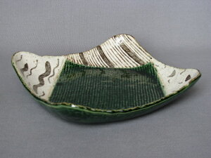 【美濃焼/みのやき/せともの】【皿/盛鉢】織部トチリ8寸角盛皿