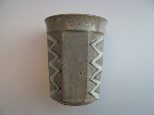 【美濃焼(みのやき)】【飯碗/茶碗/湯呑】【ギフト/プレゼント/お祝い/内祝/引出物】唐津斜線フリーカップ※お湯等の水分を長時間入れたままにしないでください。土の特性により稀に染み