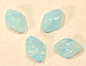 チェコビーズ ツイスト19/13ミリ ミルキーアクアマリン プレストビーズ変形/ツイスト/19×13mm アクセサリーパーツ ハンドメイドパーツ