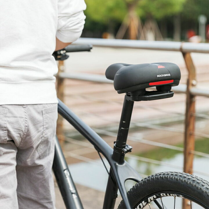 楽天市場 ママチャリ サドル 自転車 交換 お尻が痛くなりにくい 低反発サドル 穴あきサドル 衝撃吸収 肉厚 ママチャリ シティサイクル 通勤自転車 付け替えサドル シンプル おしゃれ 柔らかい ソフトサドル ソフトクッション 撥水 クロスバイク マウンテンバイク 開口