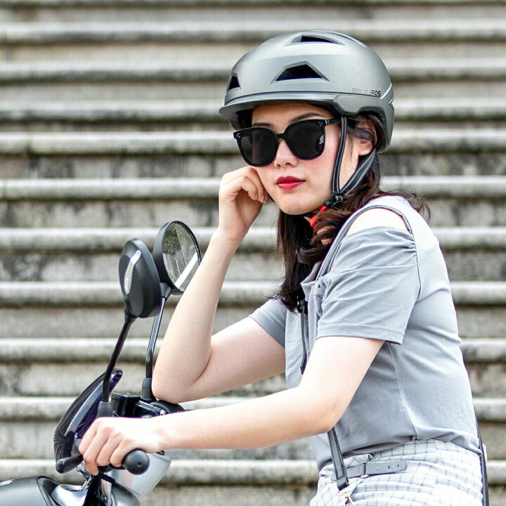 楽天市場 300円offクーポン 送料無料 半キャップ ヘルメット サイクリングヘルメット 自転車用ヘルメット スポーツバイクヘルメット つば付き 大人用 安全 けが防止 調節可能 通気性 男女兼用 ユニセックス 一体成型 耐衝撃 耐久性 シンプル 高齢者 Ts 56
