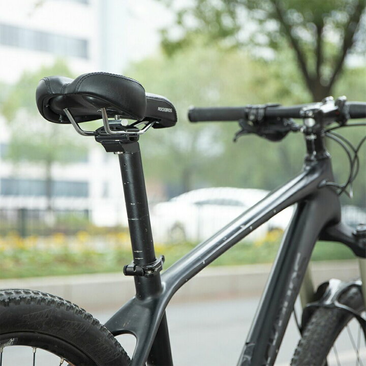 楽天市場 自転車 サドル 交換用 ロードバイク マウンテンバイク クロスバイク スポーツバイク用 穴あきサドル スチールレール ブラック サドルのみ 合成皮革 シック かっこいい シンプル お尻が痛くない 撥水 付け替えサドル 低反発 肉厚 6685cc1e k ｒｏｃｋｂｒｏｓ