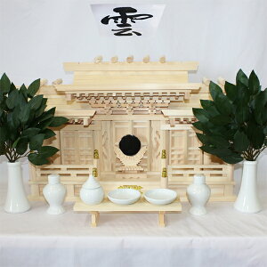 国産東濃檜製神棚 マス組付き唐戸三社神棚 日本製 (神棚セット/神前用具7種セット大と造花弥栄榊付き) 【あす楽対応】 白木 無塗装 桧 ひのき 【送料無料】【送料無料ライン/39ショップ】