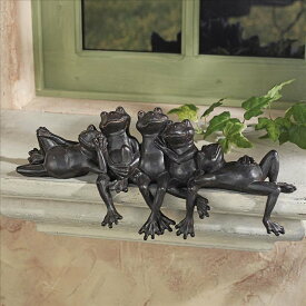 ぼうっとしてノンビリと、敷居に座って、所在なく過ごしているカエル達の彫像 アート工芸彫刻 書斎 リビング贈り物 輸入品