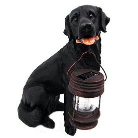 ランタンを咥えた黒ラブラドール・レトリバー犬 彫像 ガーデン用ソーラーライト付き/ ガーデニング 洋風庭園 芝生 プレゼント贈り物[輸入品）