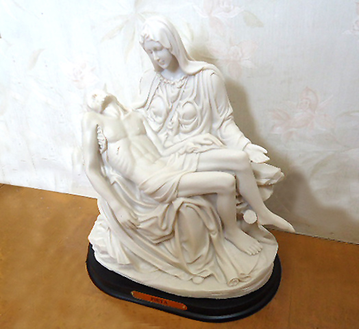 楽天市場】高さ26.7ｃｍ ピエタ像 イエスと聖母マリア彫像 