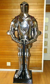 西洋甲冑 実寸大レプリカ 中世の騎士バトルスーツ ソード（剣）付き メディチ家の紋章高さ195cm（台含む）写真実物(輸入品）