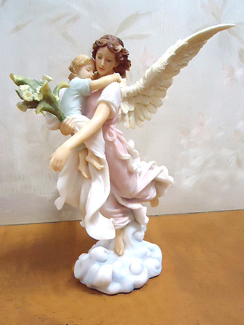 楽天市場】赤ちゃんを抱いた、守護天使 彫像 カトリック フィギュア 