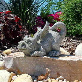 いたずら好きなゴシックドラゴンの飛びかかる彫像 彫刻/ガーデンインテリア 庭園 贈り物（輸入品）