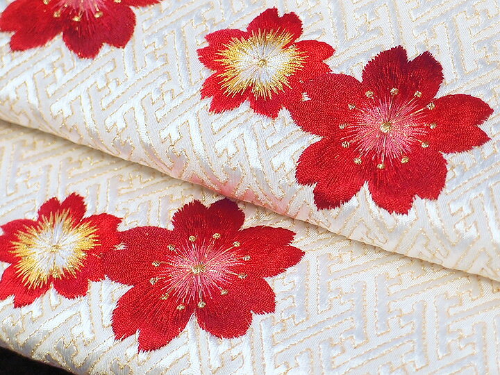 楽天市場】半襟 刺繍 半衿 振袖 成人式 桜 紗綾型文 花 全3色 日本製