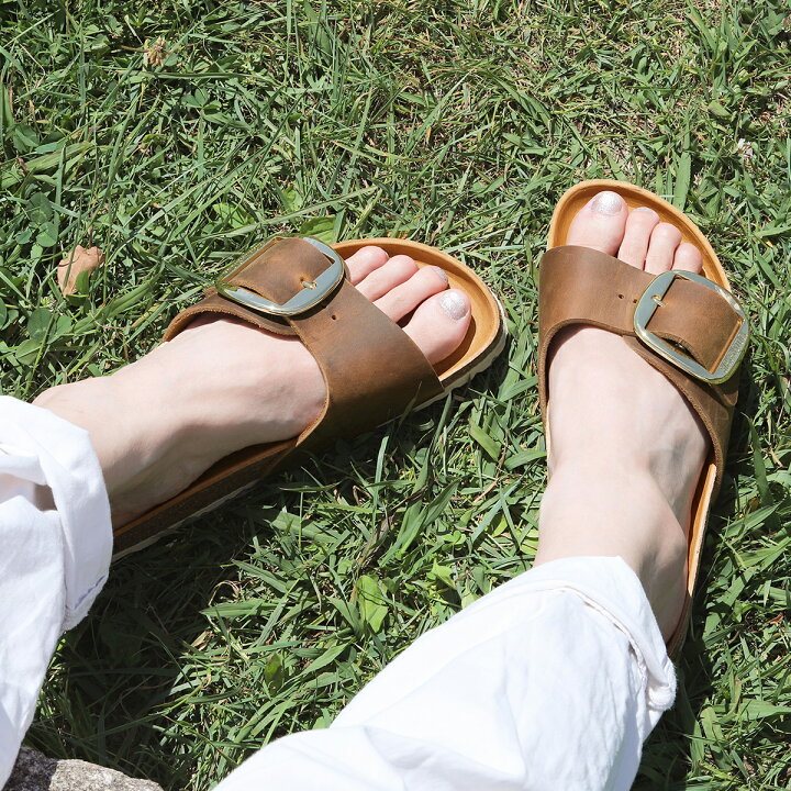 楽天市場 ビルケンシュトック 正規店 サンダル マドリッド Birkenstock ビッグバックル レディース Gc Gc ナロー 幅狭 コーデ 人気 歩きやすい 履き心地 レザー 牛革 おしゃれ ブラック コニャックギフト 送料無料 Birkenstock Madrid Big Buckle