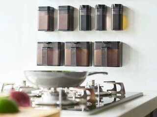 楽天市場 マグネット調味料ストッカー タワー 山崎実業 Towerマグネット 調味料入れ おしゃれ 調味料ストッカー 小麦粉 保存容器 砂糖 塩 計量スプーン 磁石 冷蔵庫 キッチン収納 シンプル Yamazaki ホワイト ブラック 4817 4818 ポイント10倍 インテリア