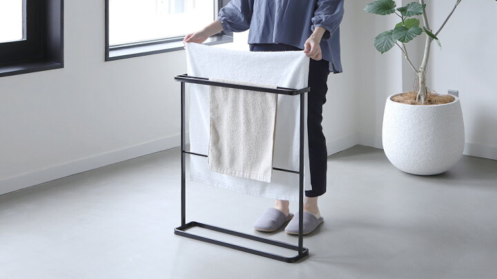 楽天市場 バスタオルハンガー タワー 山崎実業 Tower バスタオル ハンガー 大判 バスタオル掛け 省スペース バスタオルハンガーラック バス タオルラック おしゃれ バスタオルスタンド タオルハンガー タオル掛け タワーシリーズ お風呂 スリム ブラック ホワイト