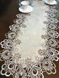 テーブルセンター40X130cm テーブルコーディネート、　周りは総レース刺繍　新入荷　NEW