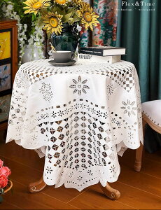 �N���V�b�N�ȕ��͋C130cm�@�J�b�g���[�N�h?�Ŏ{���ꂽ�e�[�u���N���X �@�z���C�g