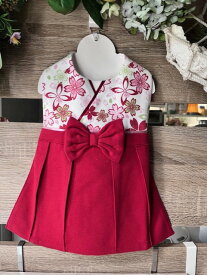 可愛らしい袴風スタイ　キッズ、ベビー　女の子用　よだれがけ　レッド NEW1
