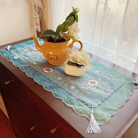 テーブルセンター30X70cm　繊細な刺繍　新入荷　グリーン　タッセル付き