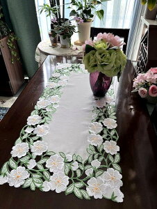 �V�΂̗t�Ɣ����Ԃ��D��Ȃ��A�������e�[�u���Z���^�[�@40X85cm