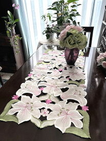 カサブランカ　テーブルセンター40X85cm　百合の花　グリーン　再入荷　NEW