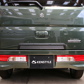 【 クリッパーバン NV100クリッパーバン 型式 DR17V ※リアゲート下部ラインが少し合わず 】 KENSTYLE ケンスタイル 【 リアゲートプロテクター ≪ タイプ1 ≫】 長さ 約680mm x 高さ 約88mm ≪ ポリウレタン製 チッピングマットブラック塗装仕様 ≫