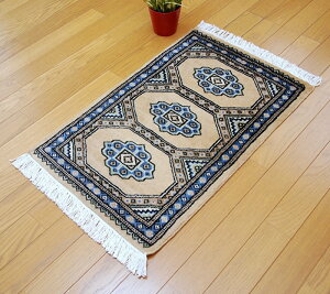 ◇限定品◇ 伝統の逸品 天然ウール100% 47×74cm パキスタン手織り パキスタン段通 ベージュ ラグカーペット 約47×74