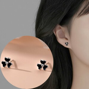 ピアス クローバー ブラック 三つ葉 はっぱ 小さい シンプル 軟骨 金属アレルギー シルバー999 アレルギー対応 20G 仕事用 小さいピアス シンプルピアス セカンドピアス