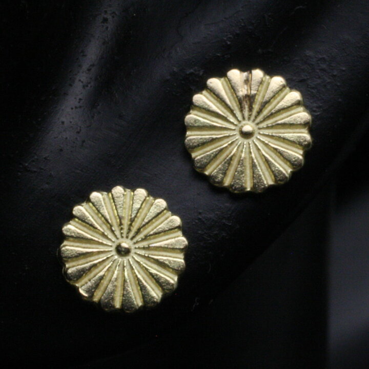楽天市場】龍頭 菊紋 ピアス K18 18金 2ヶ ダブル 両耳用 両耳 菊花 