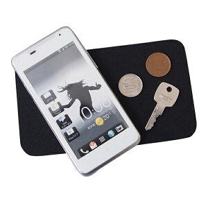 【本日P5倍+楽天カード4倍!】送料無料 !(定形郵便) スマホや小銭がピタッ!驚きのホールド力!滑り止め吸着シート 敷くだけ簡単 車載ホルダー 繰り返しOK スマホ特集【 カー用品 ダッシュボ