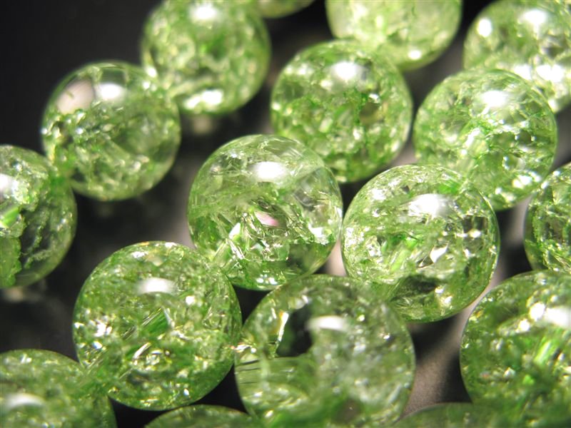 卸価格天然石ビーズ 激安宣言 グリーン 緑 カラー 絶品 8mm珠 カラーレインボー水晶 一連 geki ブラジル産 約39cm 爆裂水晶 10％OFF グリーン染色
