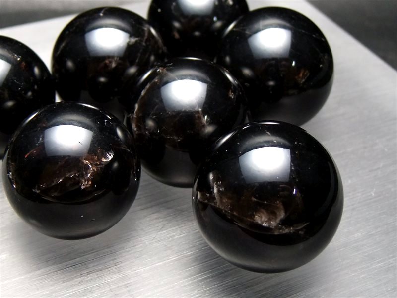 ●【黒水晶 モリオン 丸玉 置物】直径約50mm-52mm 大人気丸玉 魔除け 厄除けの黒い水晶 【チベット産】 | ＣｏｍＲｏｓｅ