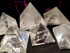 ●【天然水晶 ピラミッド】70g-80g 極上透明 手ごろな小さめサイズ【ブラジル産】【ok-s】