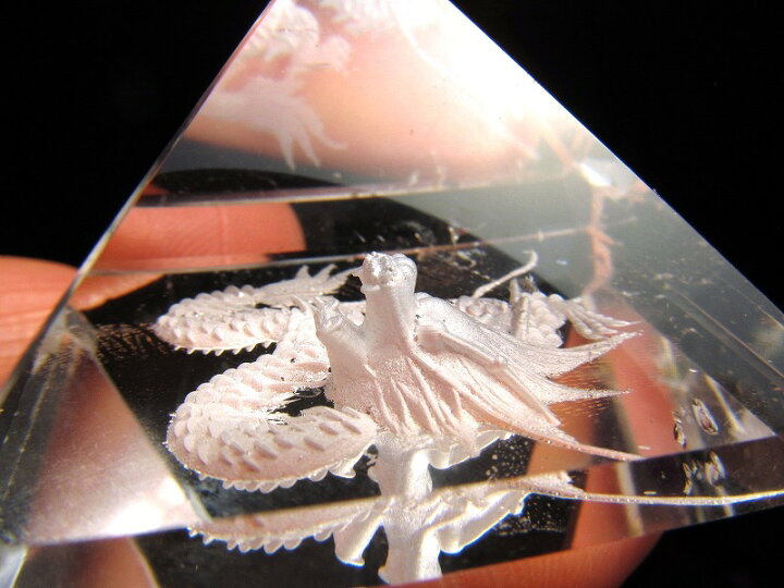 楽天市場】【龍彫り 天然水晶 ピラミッド】25g-30g 迫力 手彫り 昇り龍 
