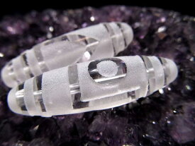 【超ポイントバック祭中P2倍】水晶天珠【一眼山形天珠(いちがんやまがたてんじゅ)】最大長さ約37mm前後 1個売り 大願成就・福運招来・家運隆盛・運気上昇【クリスタル製】 パワーストーン 天然石