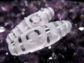 【超ポイントバック祭中P2倍】ミニサイズ水晶天珠【二眼天珠(にがんてんじゅ)】最大長さ約28mm前後 1個売り 夫婦円満・恋愛成就・家庭円満・商売繁盛・事業成功【クリスタル製】 パワーストーン 天然石