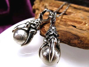 ●【激安宣言】【ギベオン クロー型彫刻 ペンダントトップ】縦約28mm 1個売り メテオライト 隕石 STAINLESS STEEL【ナミビア・ハルダブ州産】【geki-met1D8】【pe-s】