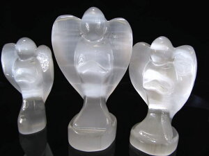 【セレナイト エンジェル 彫刻置物】高さ約12cm 幸福を運ぶ天使モチーフサティンスパーキャッツアイ 聖母マリアのガラス 守護や優しさの象徴【メキシコ産】