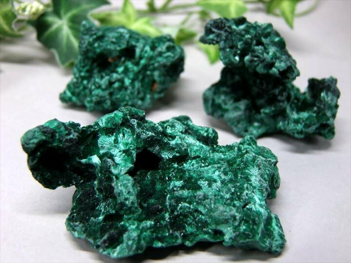 楽天市場】貴重 1個売り【マラカイト（孔雀石）原石】重さ10g-20g 