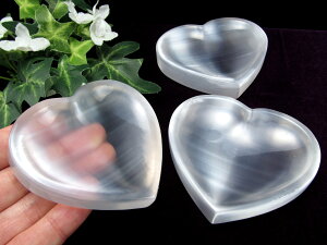 1個売り【ハート型 キャッツアイセレナイト プレート 皿】重さ80g-100g 聖母マリアのガラス シルクのような繊維質 ジプサム 透石膏 インテリアや贈り物に
