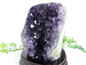 ●S級 深く透き通るパープル【アメジスト クラスター 専用台座付】高さ173mm 重さ1760g 愛の守護石 紫水晶 1点物【ウルグアイ産】