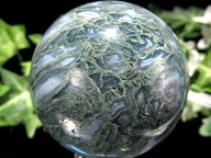 ★★安らぎをもたらす森林浴の石【モスアゲート (苔瑪瑙) 丸玉 置物】直径61mm 重さ308g 癒しの石 大人気…