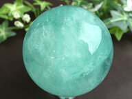 虹入り！高品質【蛍光 グリーン フローライト 丸玉 台座付】直径58mm 重さ352g 大人気丸玉 天才の石 つや…