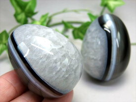 水晶半分を厳選【天眼メノウ エッグ型 置物】高さ約50mm 90g-100g前後 1個売り 魔除け・厄除けに めのう メノウ 【ブラジル産】