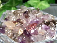 【スーパーセブン さざれ(クリスタル)】200g 多鉱物を閉じ込めた水晶 浄化用 粒の大きさ【約4ミリ-12ミリ…