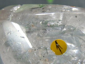 ●激レア・気泡が端から端まで動く【水入り 水晶 磨きタンブル】最大幅44mm 重さ38.2g 扇形カット 強力な癒しの力 古代の水を封入した水晶 最強のお守り 1点物【ブラジル産】 パワーストーン 天然石