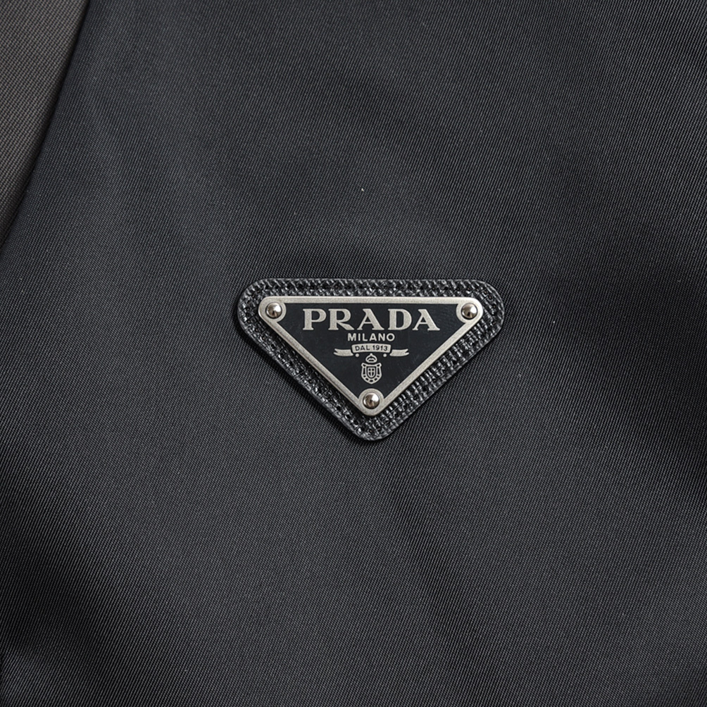 【SALE】 プラダ PRADA ジレ ベスト 春夏 メンズ リサイクル ナイロン 100% ブラック イタリア ブランド MADE IN ITALY  サイズ S XL 2XL | ガルダローバミラノ