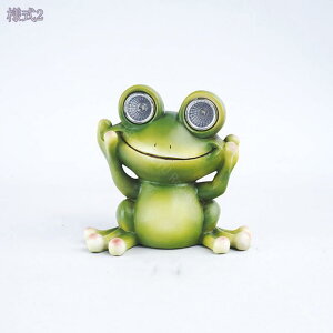 カエル 置物 LEDライト ソーラーカエルの飾り 屋外 アニマル 置物 樹脂 庭の装飾 屋外 ガーデンソーラーライト カエルの像 明暗センサー 装飾 かわいい 動物 癒しグッズ ガーデンライト 庭の