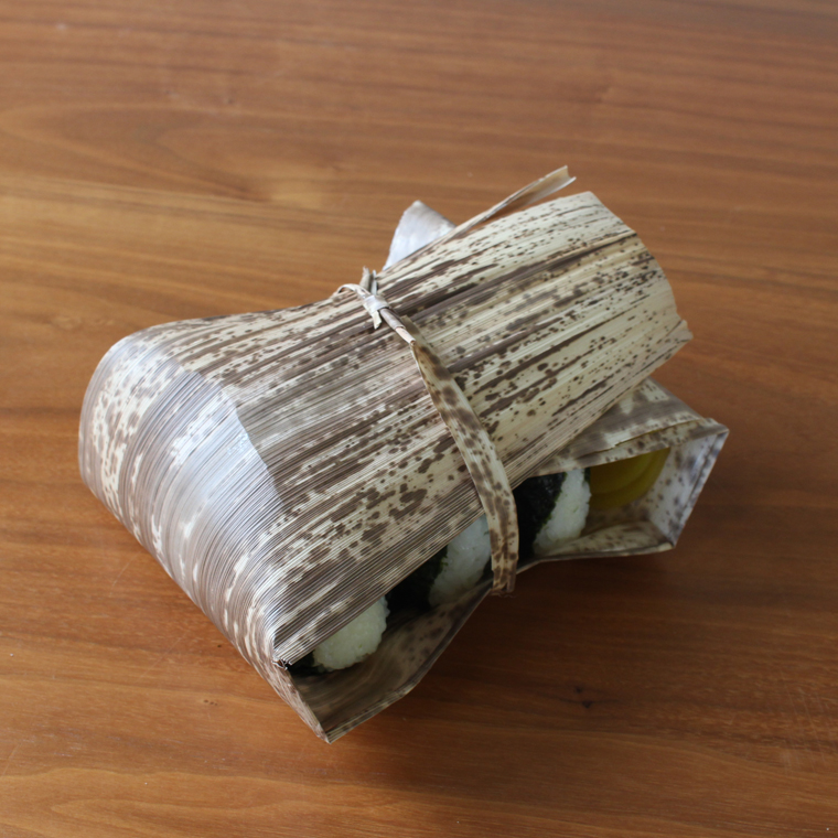 風流な演出にも おにぎりを美味しく包みます 天然の竹の皮 メール便可 売却 迅速な対応で商品をお届け致します 5枚入り LT3