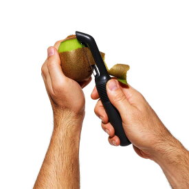 OXO ソフトスキンピーラー 1061242 国内正規品 オクソー ピーラー ソフトスキン ステンレス 皮むき 野菜 果物 トマト モモ ナス キウイ 使いやすい 疲れない 剥きやすい 握りやすい 人間工学 フック キッチンツール 料理 食洗機対応 人気 おすすめ